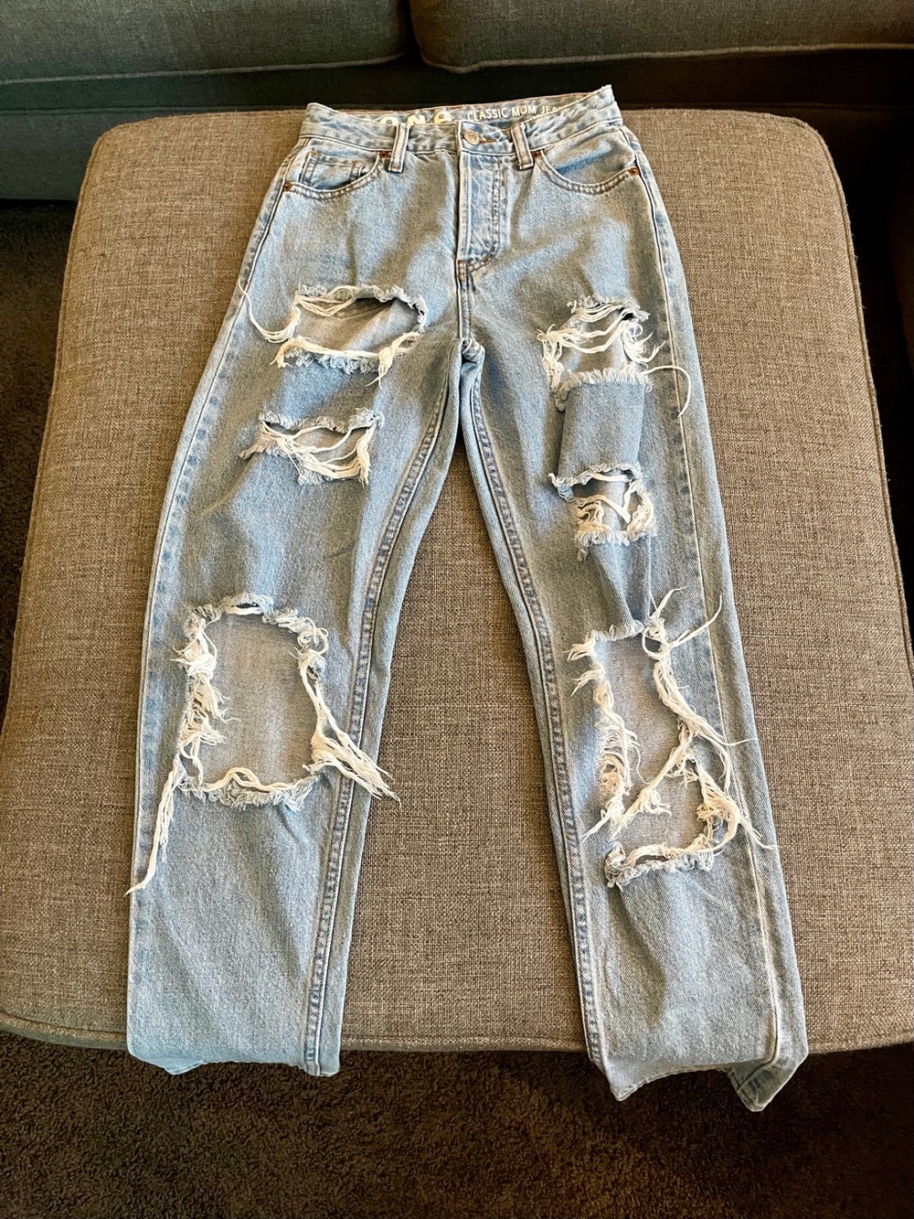 Distressed Light Blue Straight-Leg Jeans - Casual Mid-Rise
